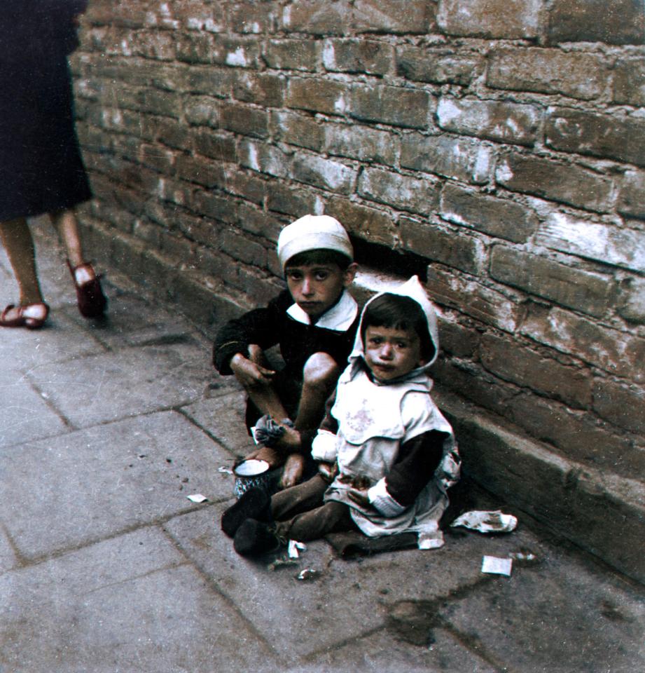  Starving children asking for alms in the Warsaw ghetto, Poland, taken by German soldiers Heinz Joest during a leave in occasion of his birthday on September 19, 1941