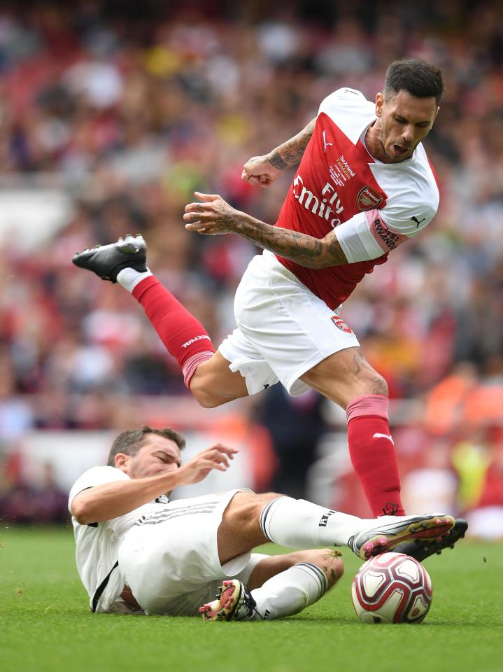  Today's match saw the capacity at 43,558 in the Emirates Stadium.