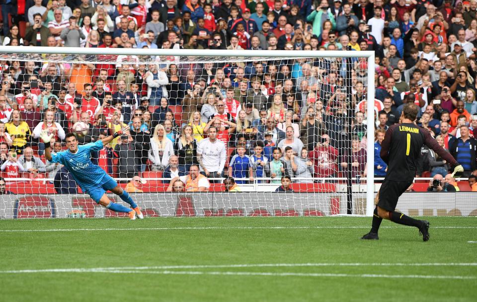  Arsenal goalkeeper Jens Lehmann shoots past Real Madrid goalkeeper Pedro Contrerasas to score the winning penalty.