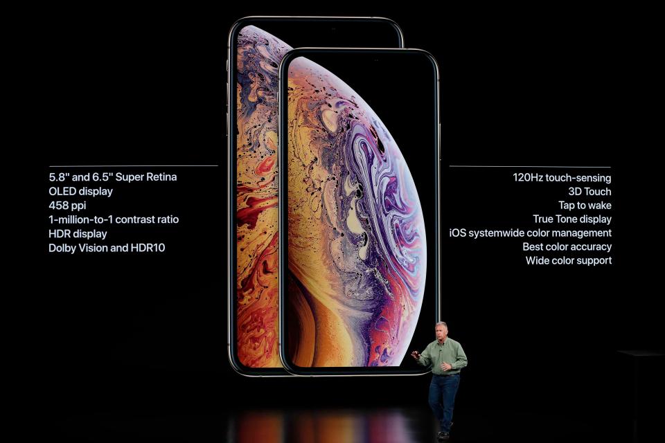  Apple's new iPhone XS and iPhone XS Max both have premium OLED screens