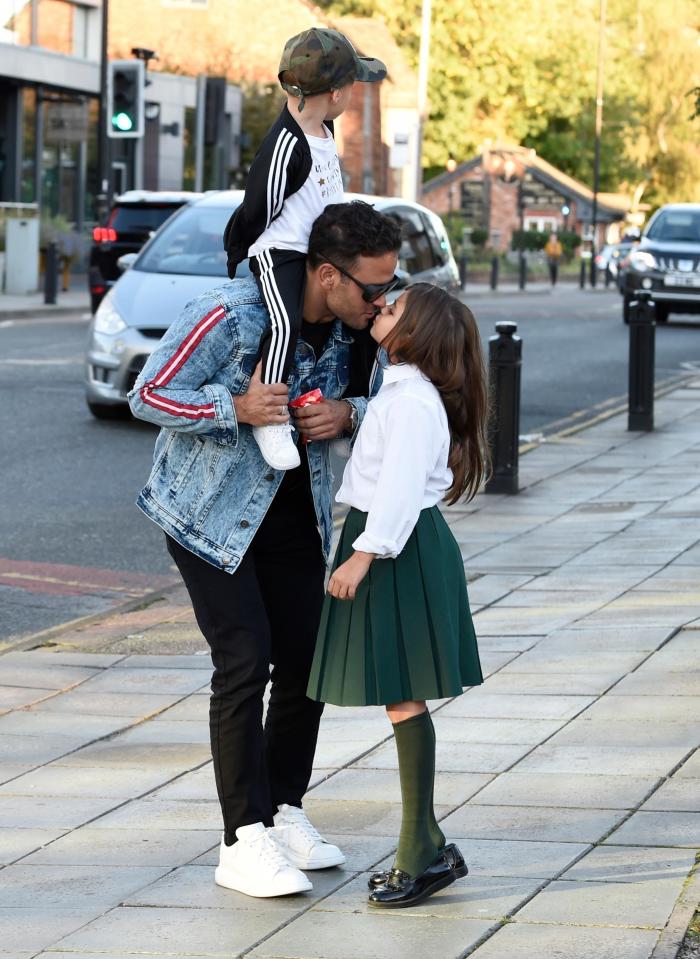  Ryan surprised his daughter Scarlett by picking her up from school today