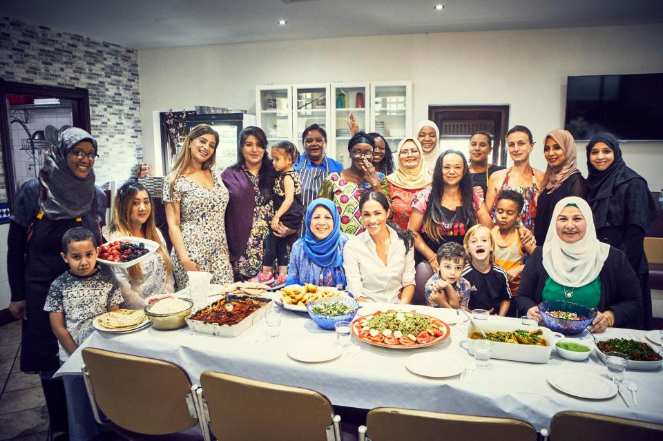  The Duchess of Sussex with women in the Hubb Community Kitchen at the Al Manaar Muslim Cultural Heritage Centre in West London, in the aftermath of the Grenfell Tower fire