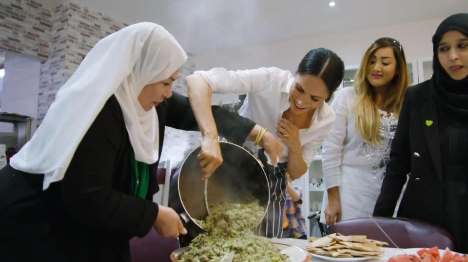  The Duchess of Sussex with women in the Hubb Community Kitchen at the Al Manaar Muslim Cultural Heritage Centre in West London, in the aftermath of the Grenfell Tower fire