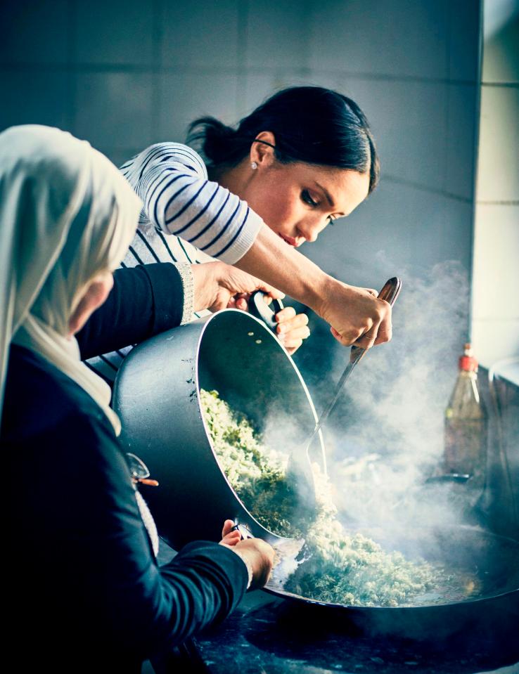  The Duchess of Sussex with women in the Hubb Community Kitchen at the Al Manaar Muslim Cultural Heritage Centre in West London, in the aftermath of the Grenfell Tower fire