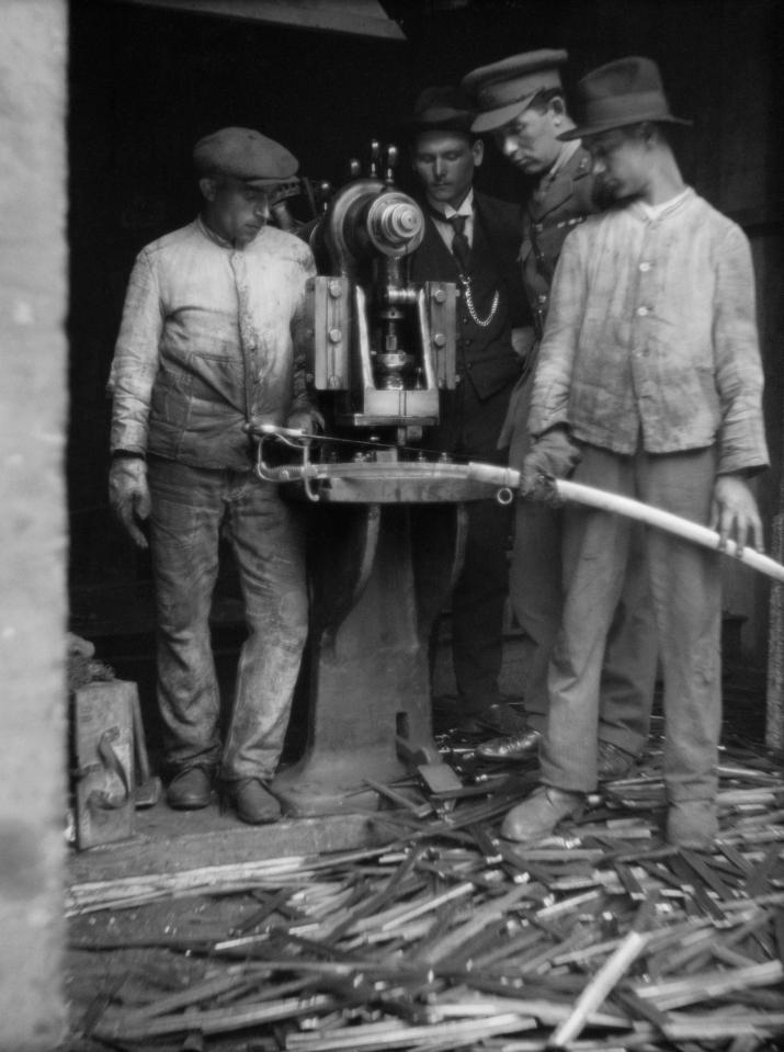  A shearing machine that was used for cutting sword blades in half