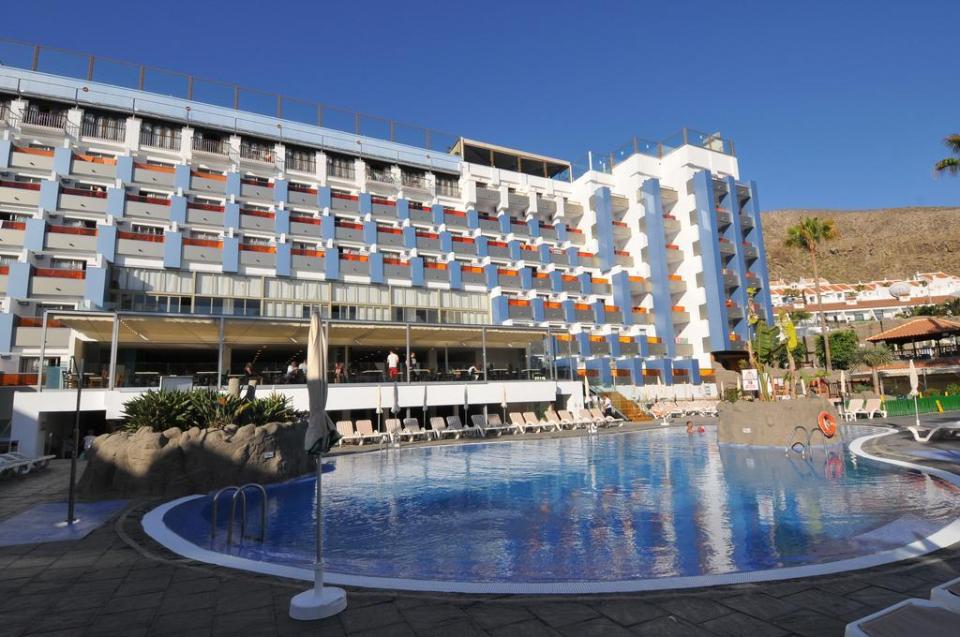  Presley drowned at the four-star Paradise Park Hotel in Los Cristianos, Tenerife. They claim two lifeguards were on duty at the family pool