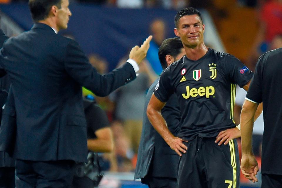  Cristiano Ronaldo was sent off for appearing to pull at Jeison Murillo's hair during Juventus' win over Valencia