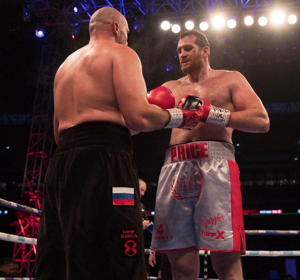  David Price retired due to injury at the end of the fourth round against Sergey Kuzmin