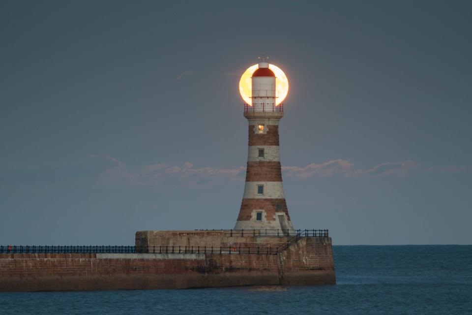  The Harvest Moon, which rose last night, is the first full moon which takes place closest to the Autumn equinox