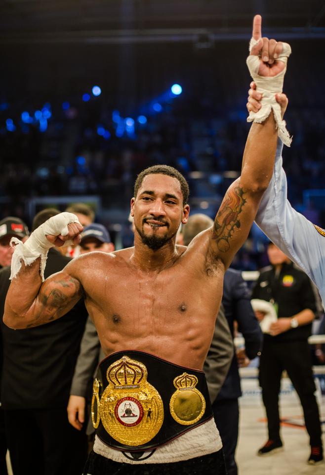 Eddie Hearn says Andrade will still fight the title if Saunders is stripped