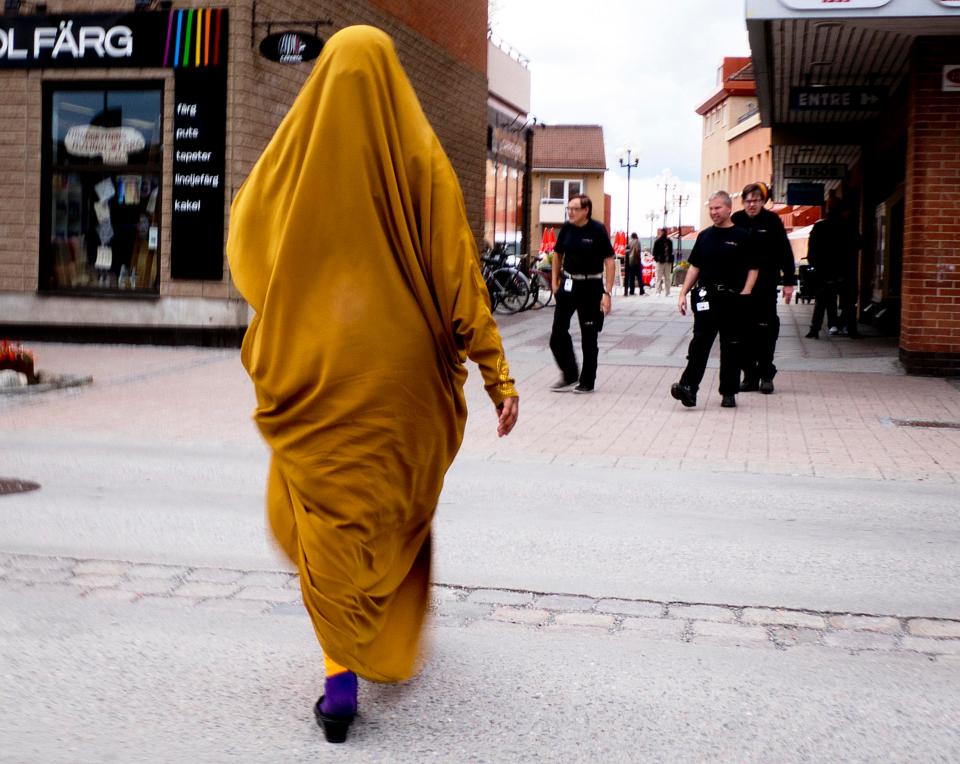 A Somalian migrant in the city of Flen