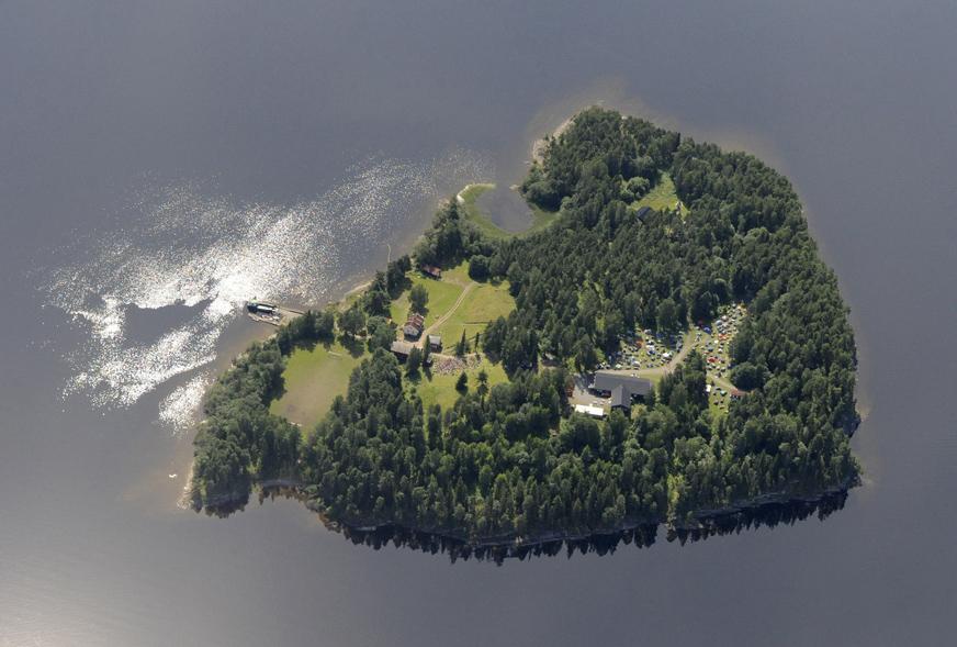  After the attack in Oslo, Breivik drove 25 miles to a lake where the ruling Labour Party’s youth league were camping on Utoya Island