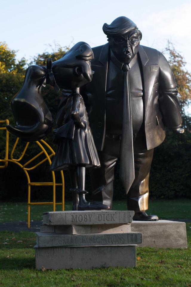  The statue has been erected in Buckinghamshire, where Roald Dahl lived