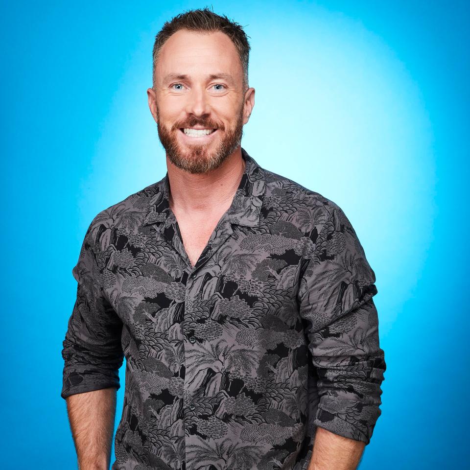  Pro dancer James Jordan is giving it ago