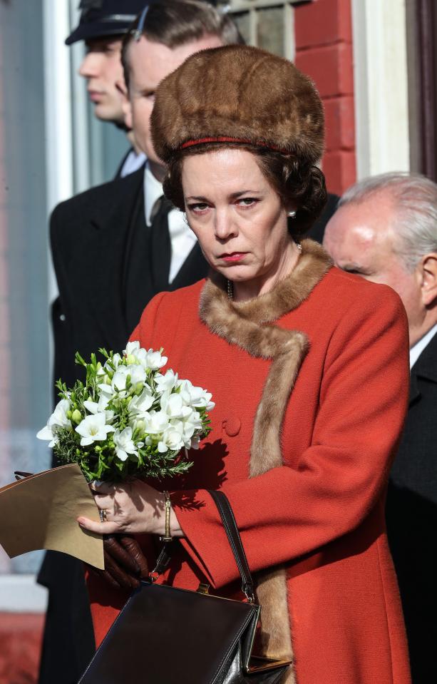  The actress wore an almost identical outfit to the Monarch 52 years after the visit