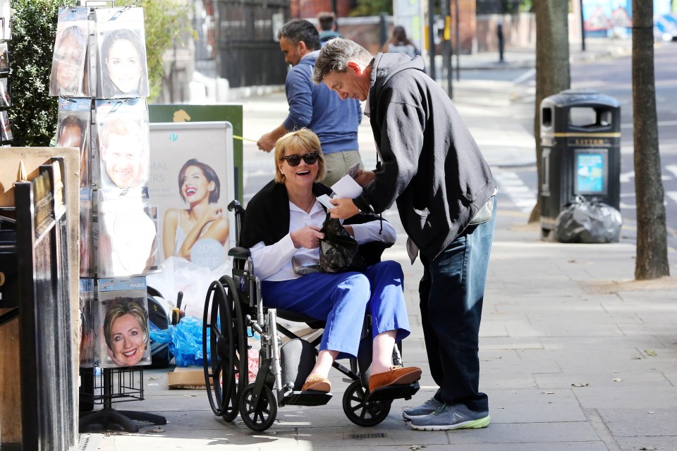 Samantha Markle handed over a letter to be passed on