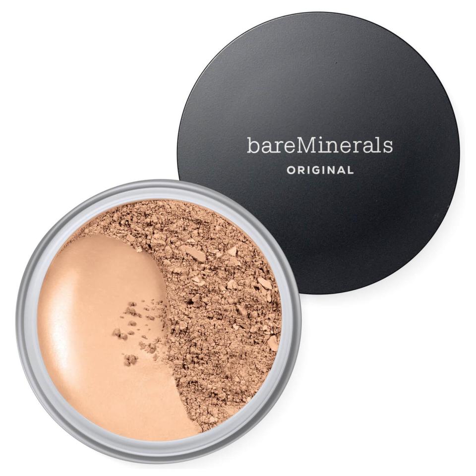  The supermodel also sung the praises of Bare Mineral's classic powder foundation