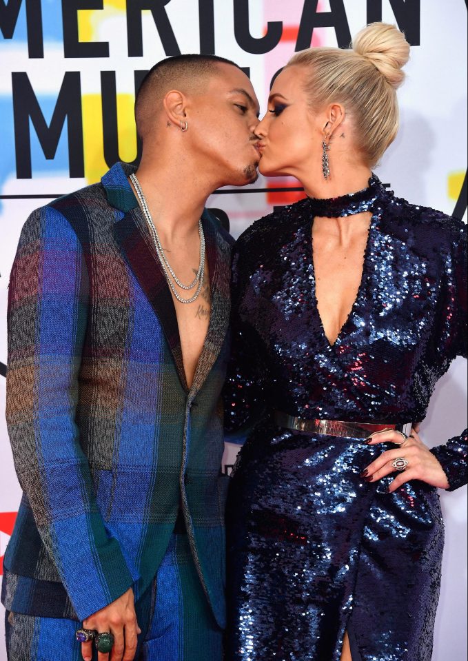  The couple shared a kiss on the red carpet