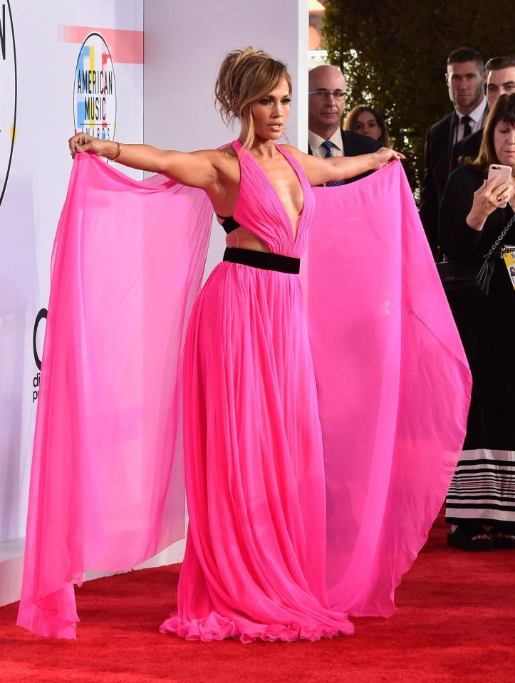  JLo brought the drama to the red carpet in her hot pink gown