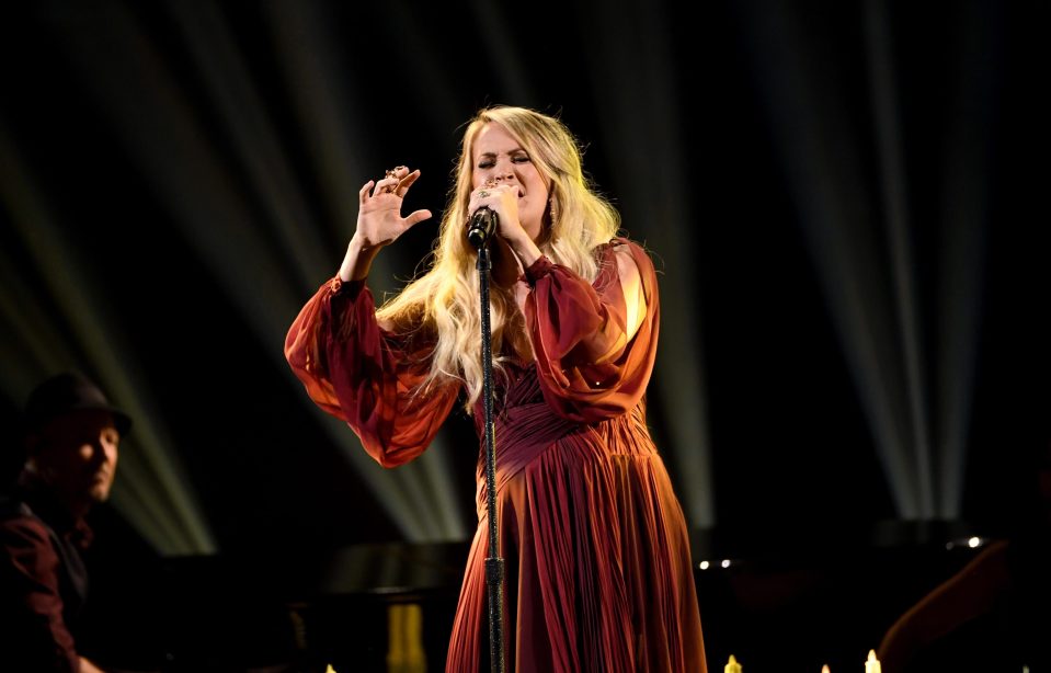  Carrie Underwood gave one of the most emotional performances of the night