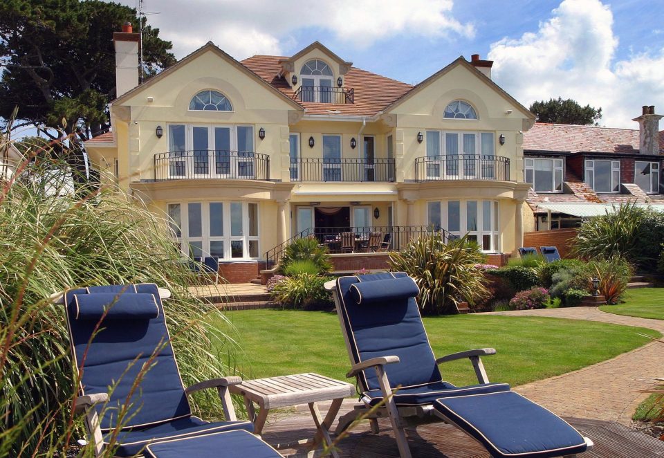  This giant mansion in the exclusive spot went for a £7.5m