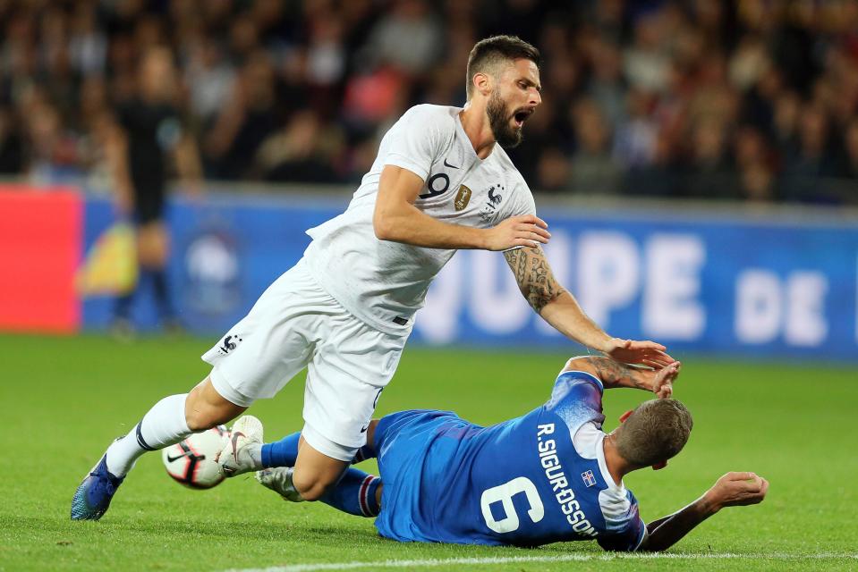  France managed to rescue a 2-2 draw despite going behind at home