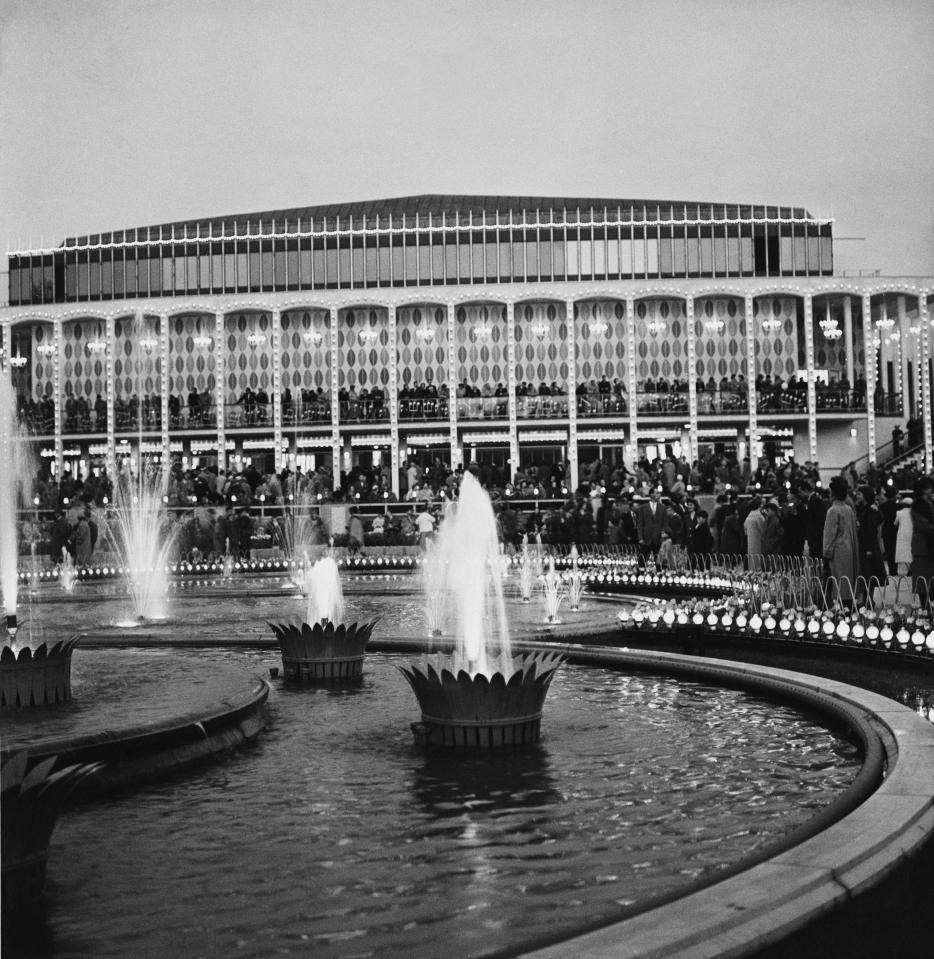 When Walt visited in 1951, Tivoli featured mainly beautiful gardens, family-friendly rides, nice restaurants and nightly fireworks 