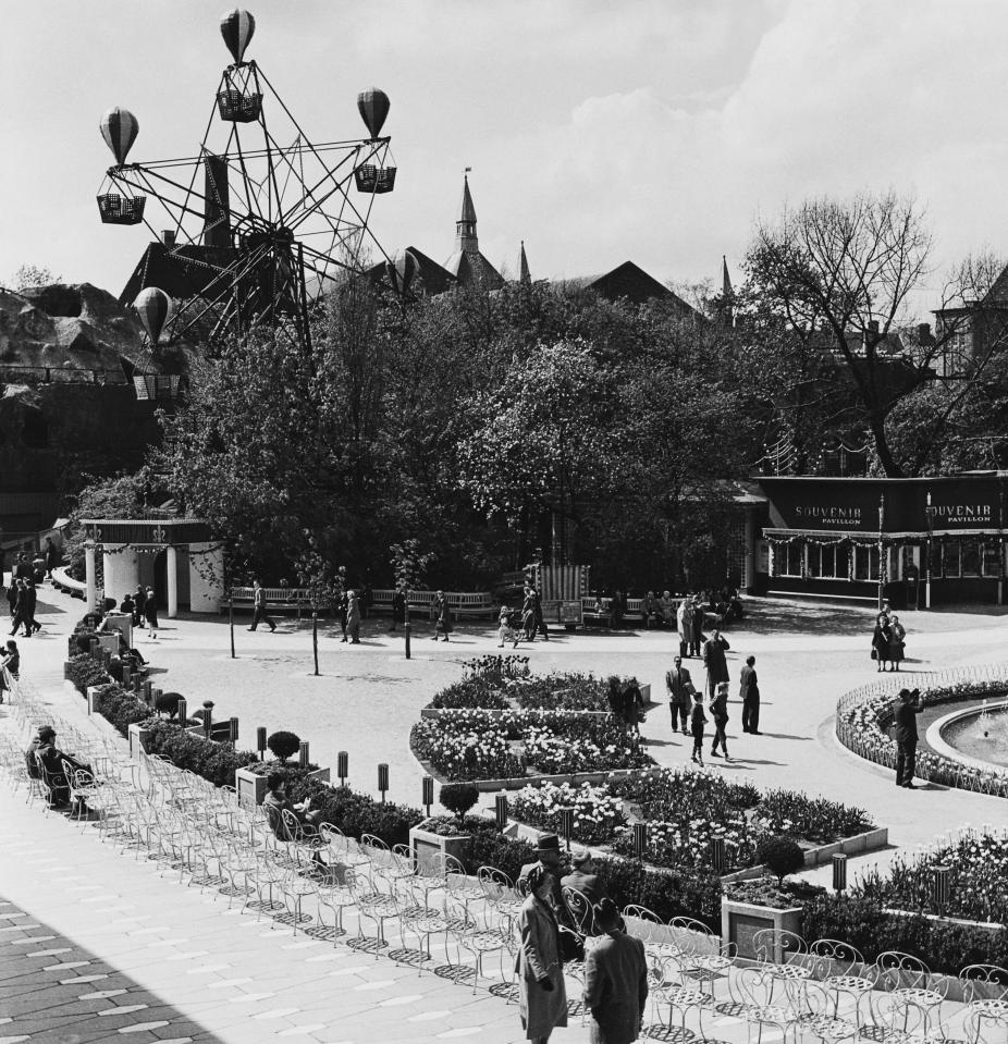 TV personality Art Linkletter accompanied Walt on a trip to the park in 1951, and the movie mogul would spend his time walking around, writing down details about everything from the rides and the food, to the lights and the seats 