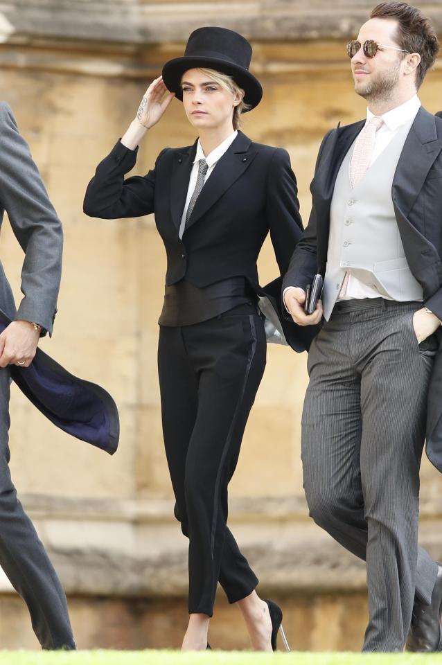  Cara Delevingne wore black suit and top hat to the event