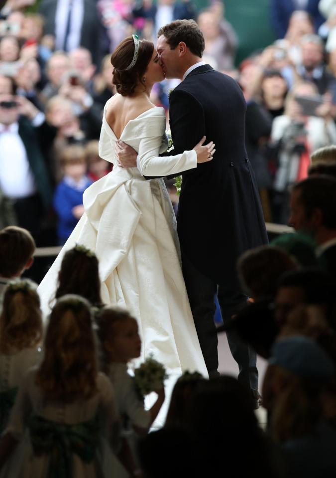  Crowds cheered as Princess Eugenie kissed her new husband, Jack Brooksbank after they tied the knot in a romantic ceremony at Windsor