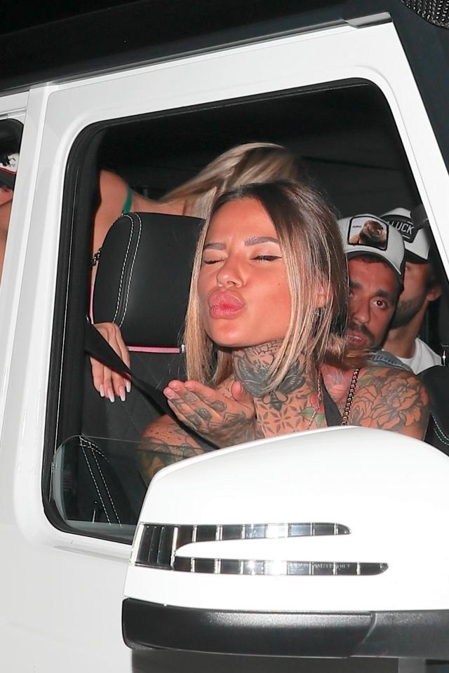  The Italian model blew a kiss as they arrived to the nightclub