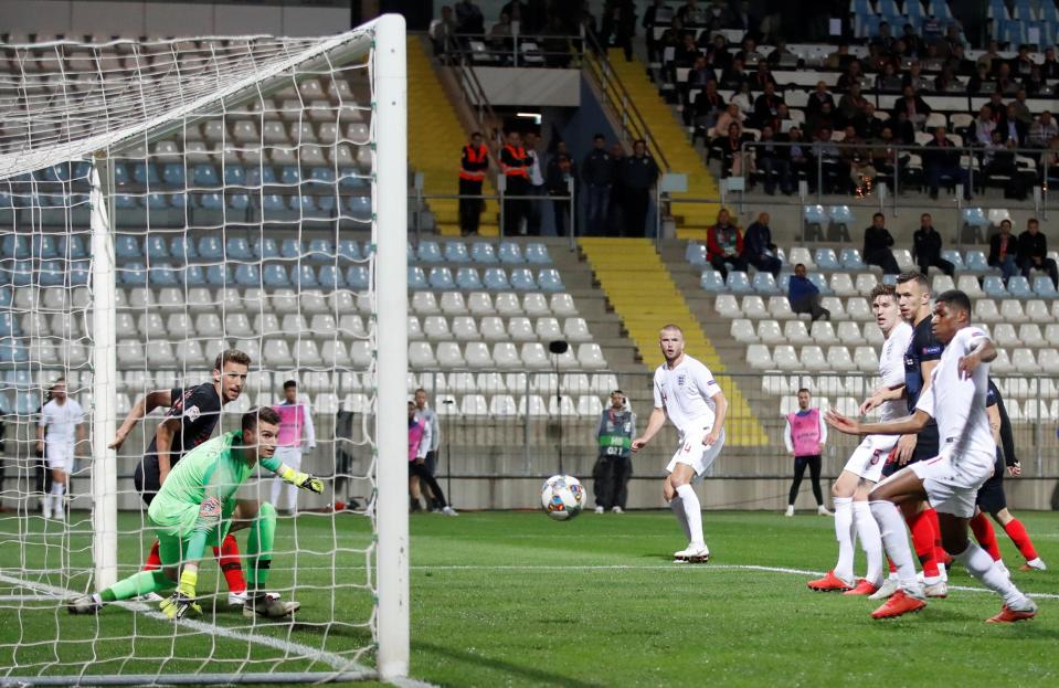  Eric Dier rattled the woodwork with a header