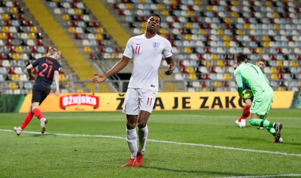  Marcus Rashford missed a clear chance in the early stages of the second half