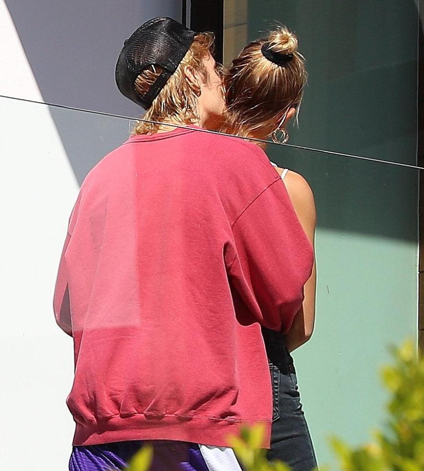  Justin was seen kissing Hailey as they went house hunting