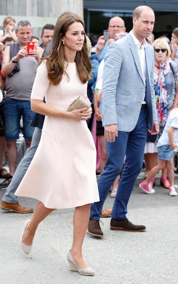  Kate Middleton has been pictured in wedges, but only when she is not in the presence of the Queen