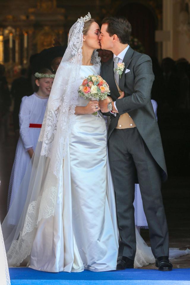  Sophie and her new husband Count Maximilien kissed for the crowd in Bavaria, Germany