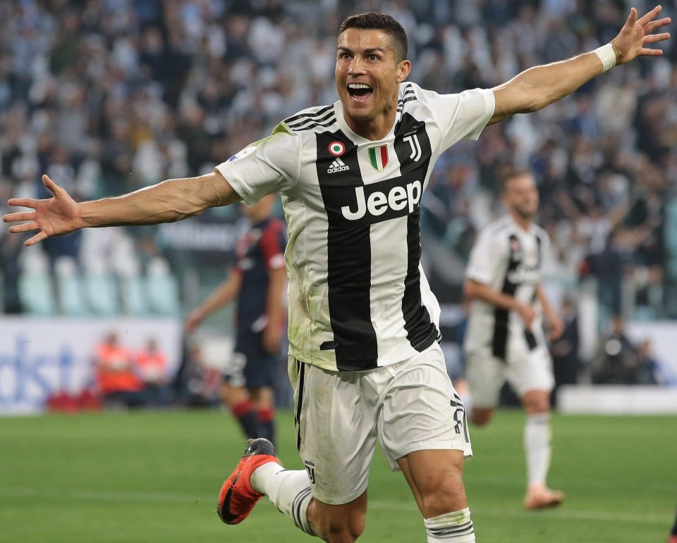  Ronaldo celebrates making history against Genoa