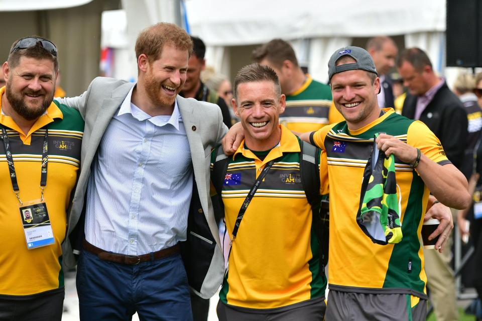  Harry poses with Oz team members after the race at the Sydney Botanical Gardens