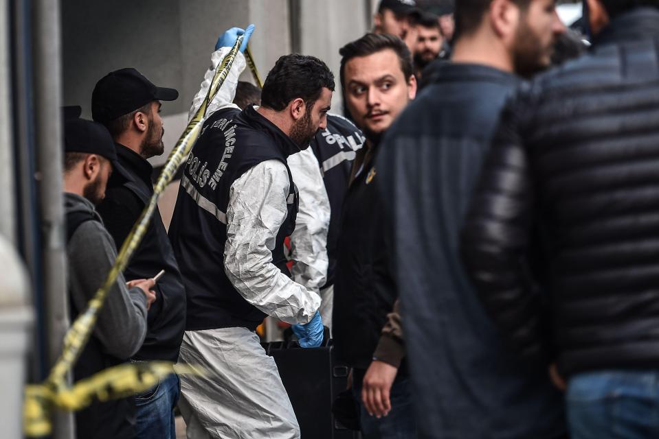  Turkish forensics enter an underground car park cordoned off by Turkish police in Istanbul, after they found an abandoned car belonging to the Saudi consulate