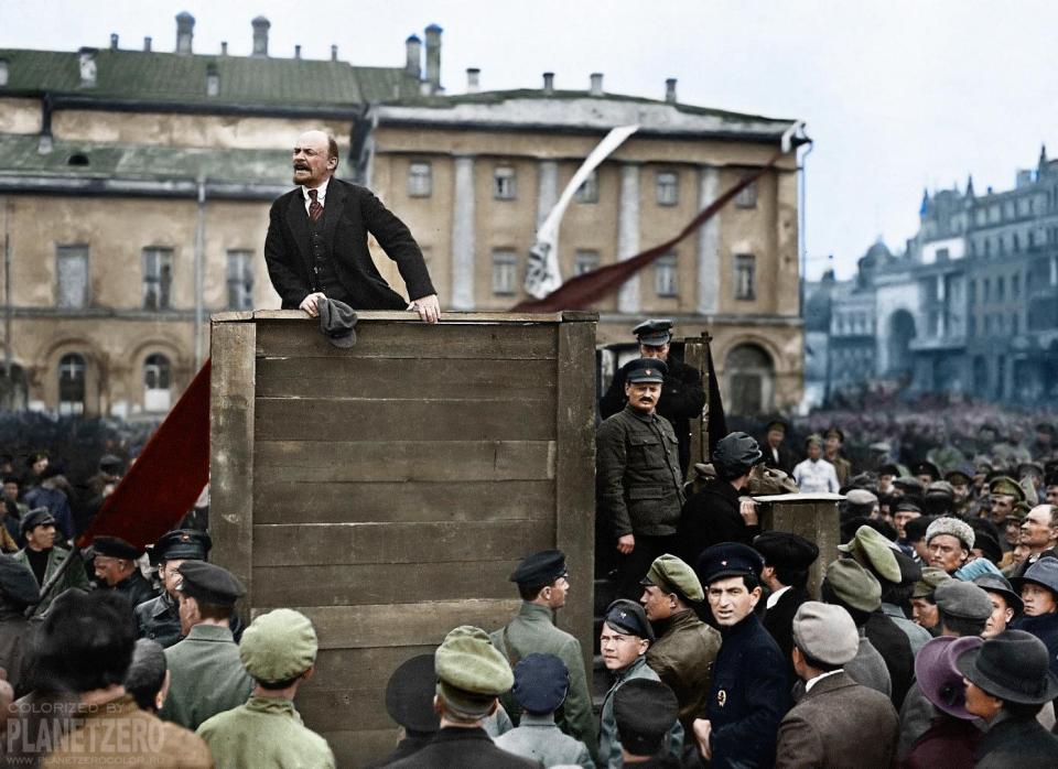  Lenin speaking to the Red Army troops leaving for the front in Moscow, 1920