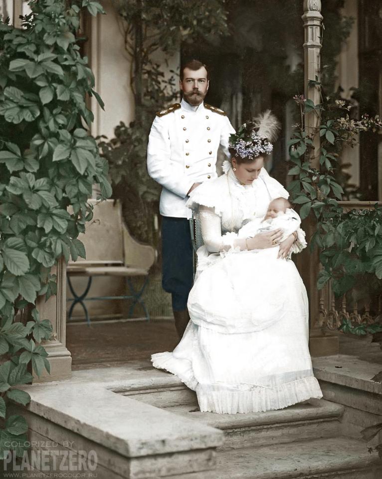  Emperor Nikolas II with his wife and their daughter Olga