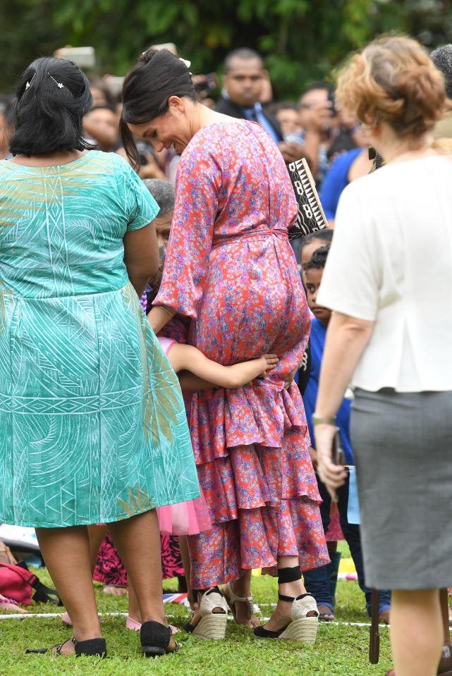  Huge crowds turned out to meet the royal couple and to welcome them to Fiji