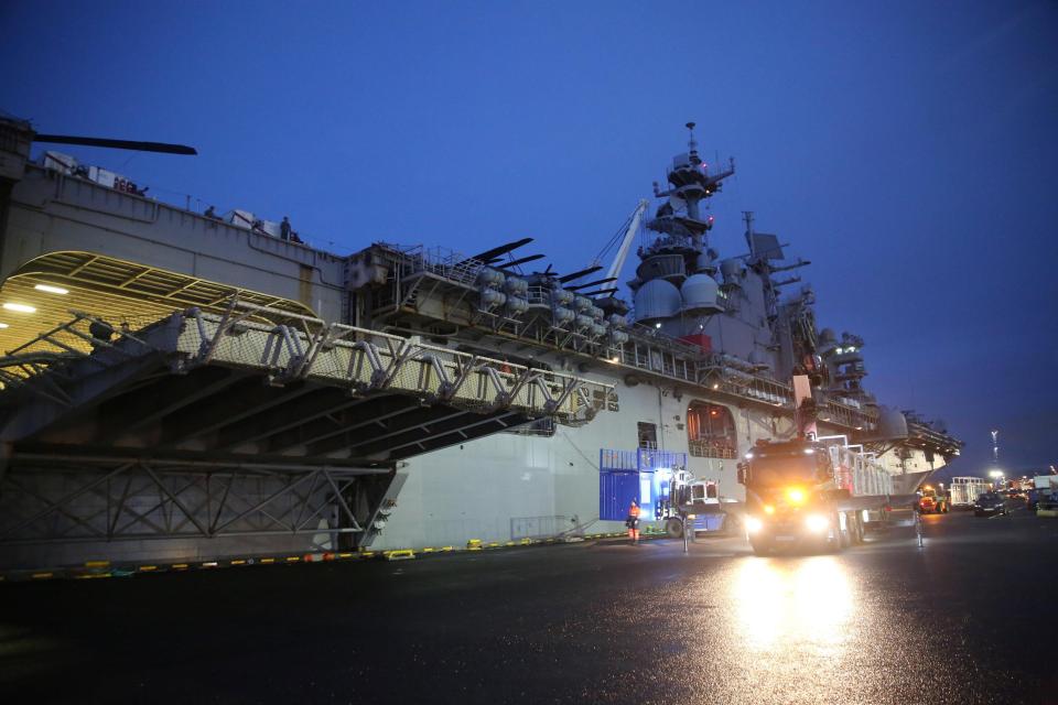  The US Navy assault ship USS Iwo Jima docks withMarines from the 24th Marine Expeditionary Unit at the Trident Juncture