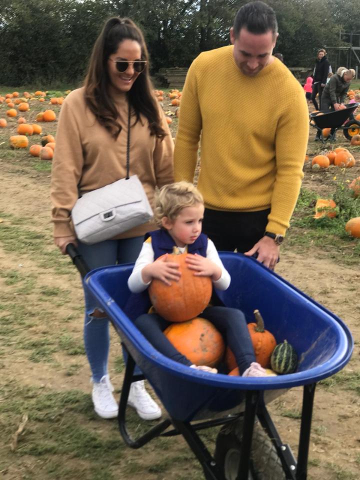  Kieran and girlfriend Michelle Penticost take Jett and Bunny pumpkin picking