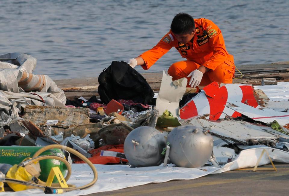  Debris from the wreckage of the Lion Air flight