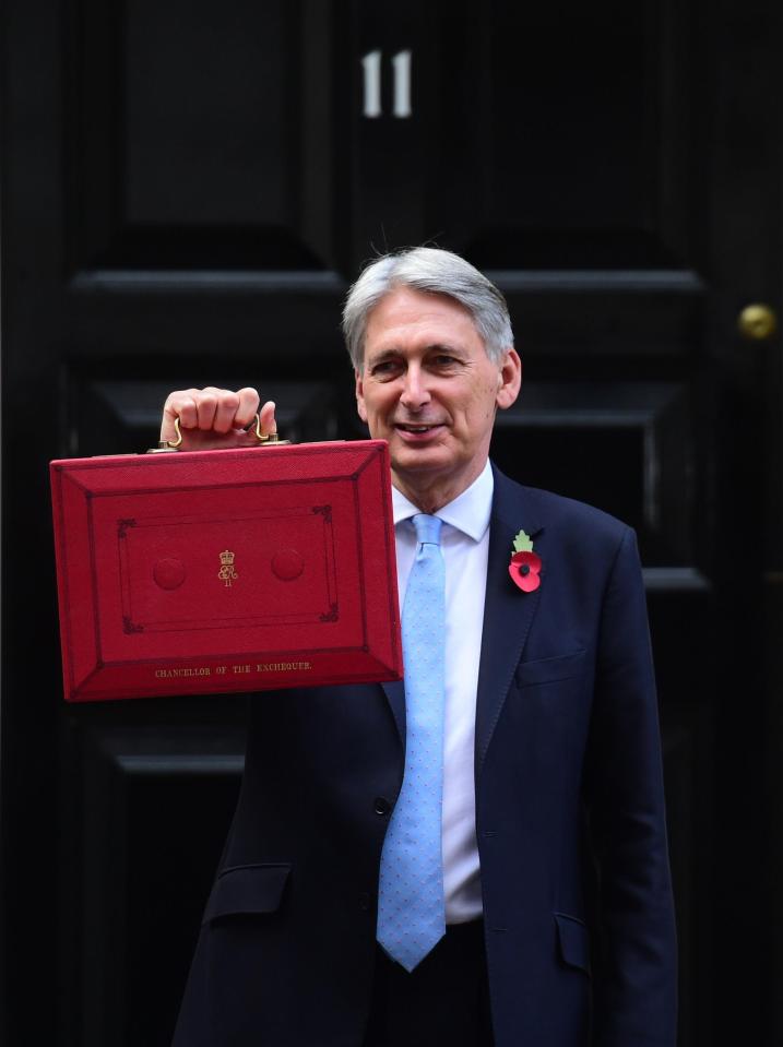  Chancellor Philip Hammond departs 11 Downing Street to deliver his 2018 budget announcement to Parliament on October 29, 2018