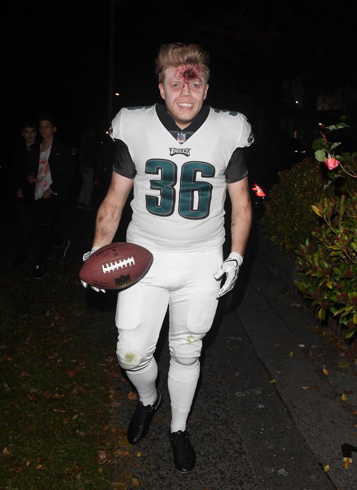  Rob Beckett dressed an American football player