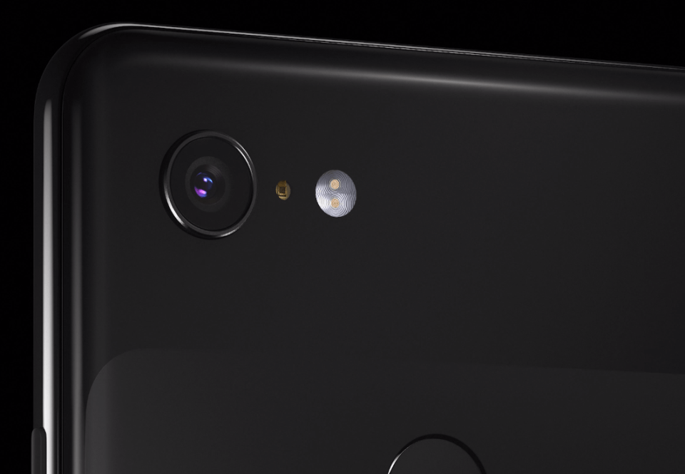  Google fitted a single-lens camera to the back of the Pixel 3 XL, but there's a dual-lens system on the front