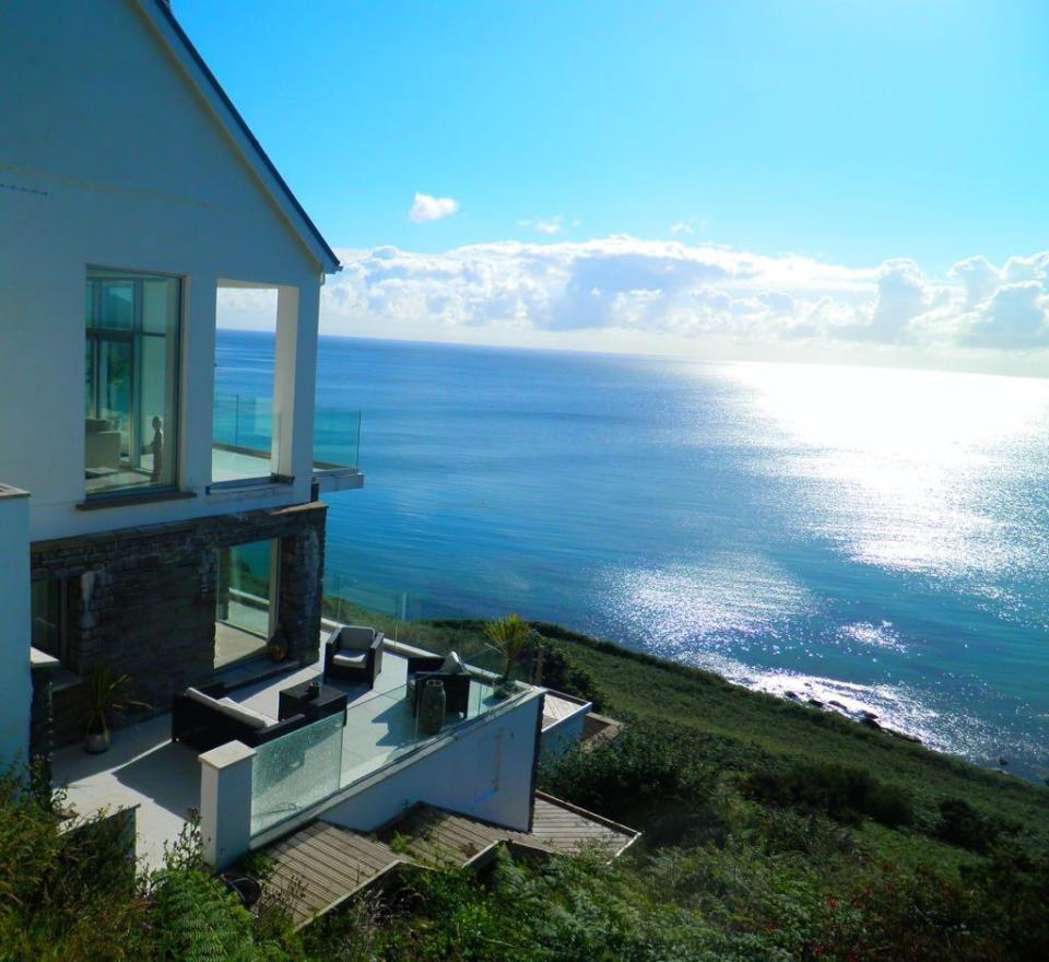  Look out onto the ocean with amazing pads in the UK