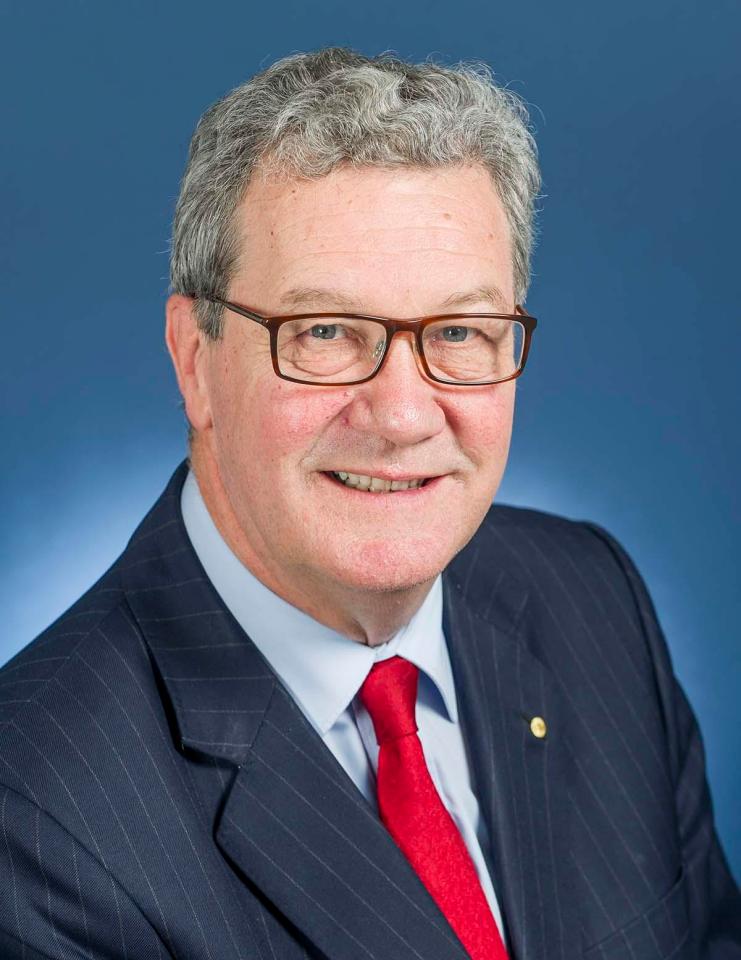  Australian ex-High Commissioner Alexander Downer has said that "the mother of democracies risks becoming a colony of the EU".